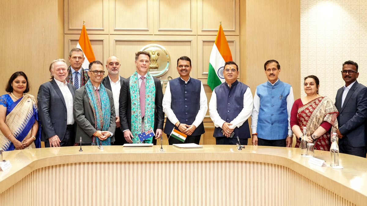 Fadnavis meets New South Wales Premier in Mumbai