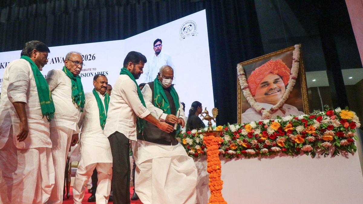 Kharge, Reddy light lamp at YSR Award ceremony in Delhi