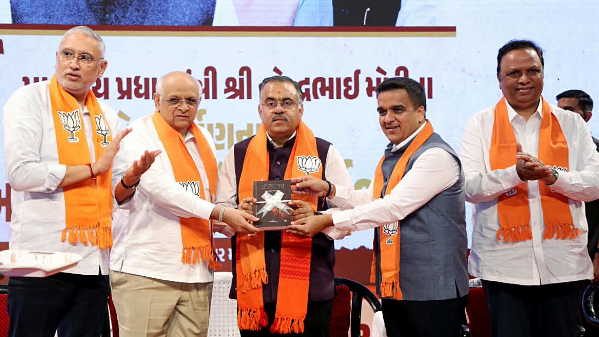 Gujarat CM launches Seva Sankalp Abhiyan for Modi's 25 years