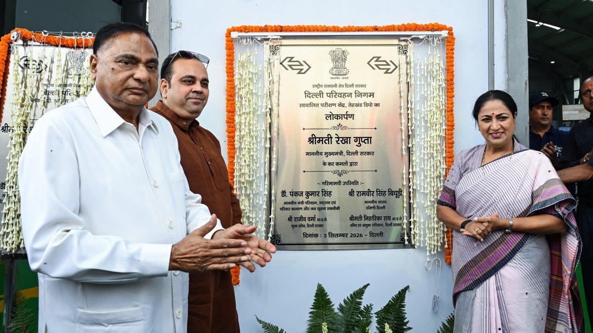 Delhi CM inaugurates EV charging stations, flags off 50 e-buses