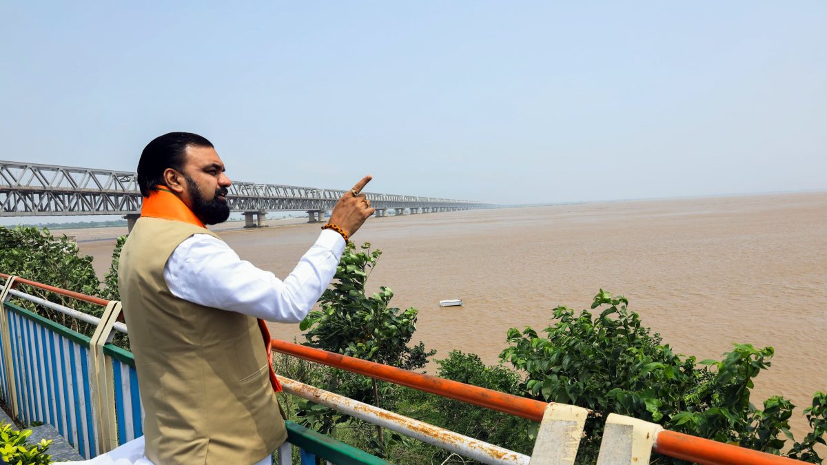 Bihar CM inspects rising Ganga water level in Patna
