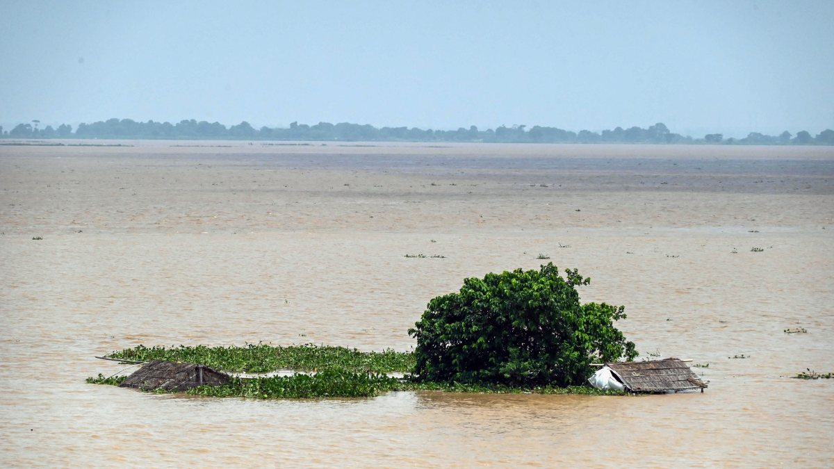 Ganga waters submerge homes and farms in Patna