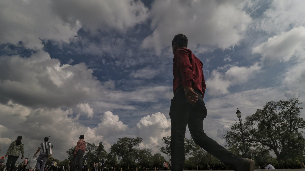 Monsoon clouds cast gloom over Kartavya Path
