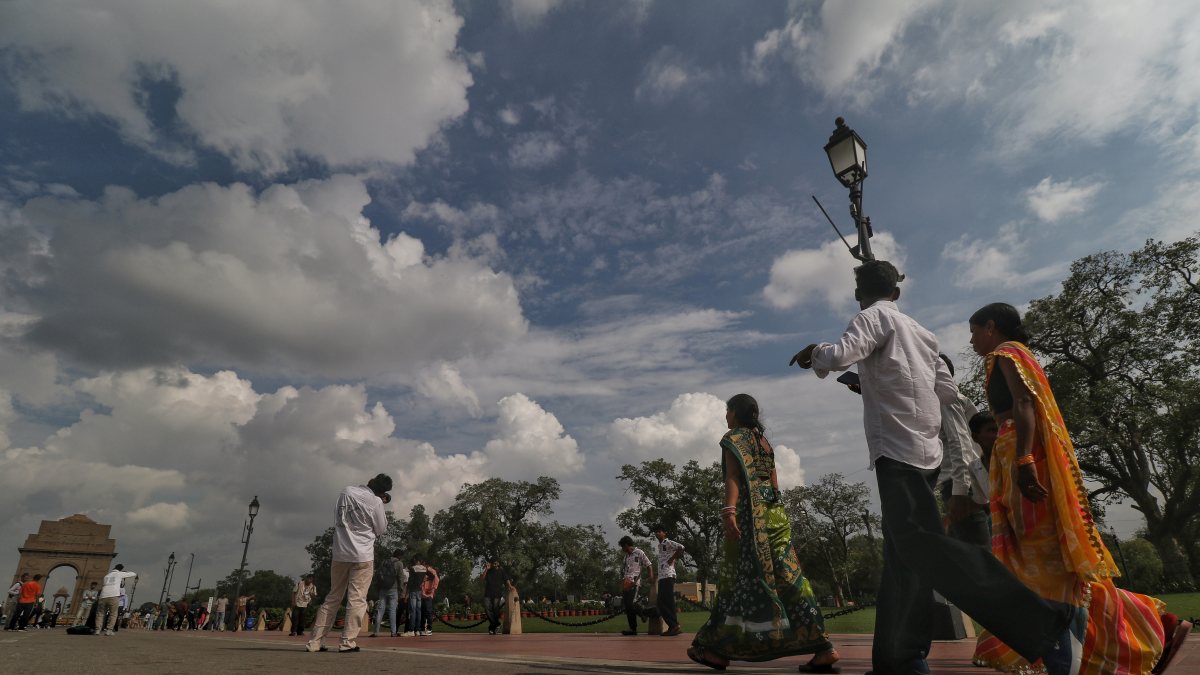 Monsoon clouds cast gloom over Kartavya Path
