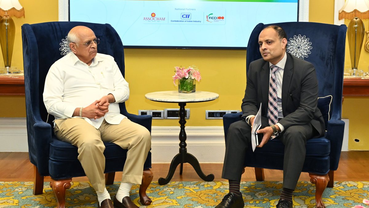Gujarat CM meets Cipla CEO at Vibrant Gujarat roadshow in Mumbai