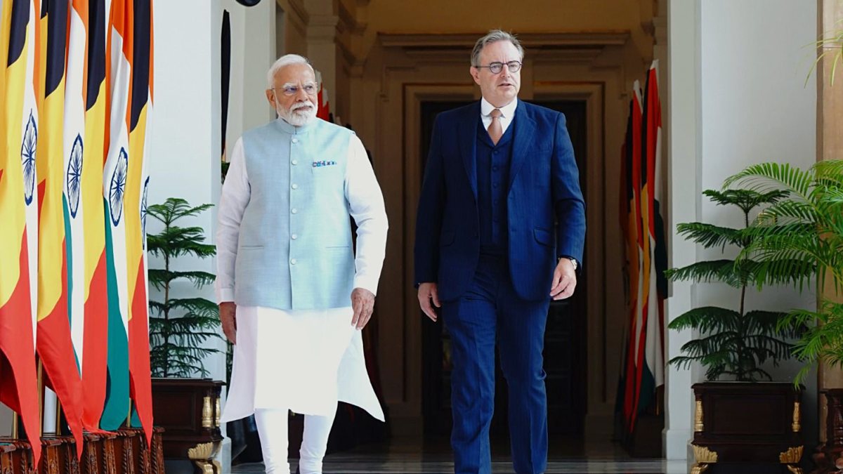 Modi, Belgian PM De Wever walk through Hyderabad House