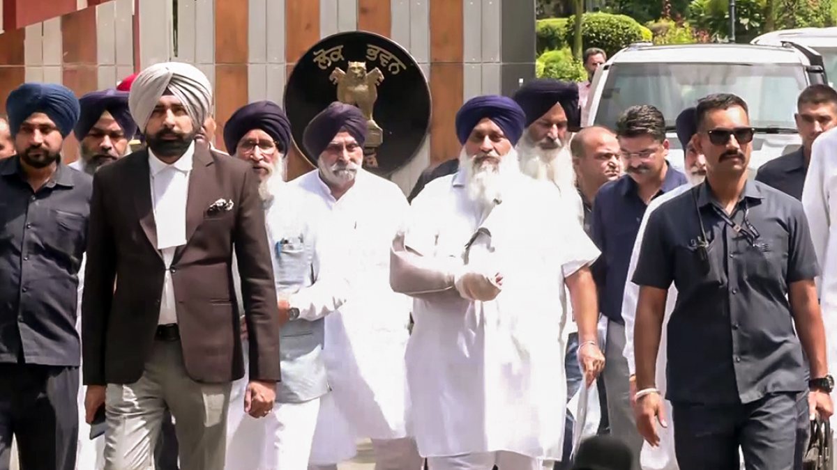 Sukhbir Badal seeks CBI probe into Punjab CM bribery allegations