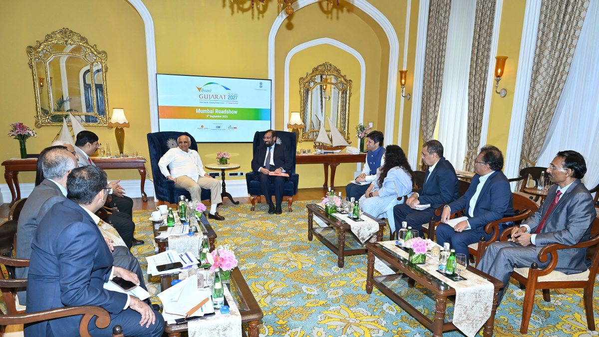Gujarat CM, Harsh Goenka pitch Vibrant Gujarat Summit in Mumbai