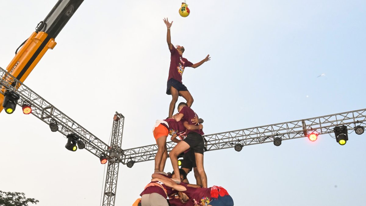 Krishna Utsav kicks off with Dahi Handi human pyramid in Patna