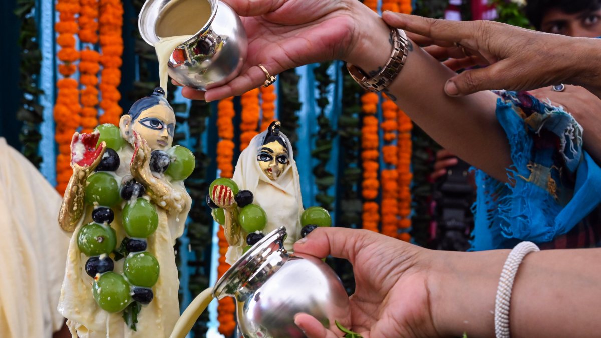 Devotees offer milk to Radha Krishna idols on Janmashtami in Patna