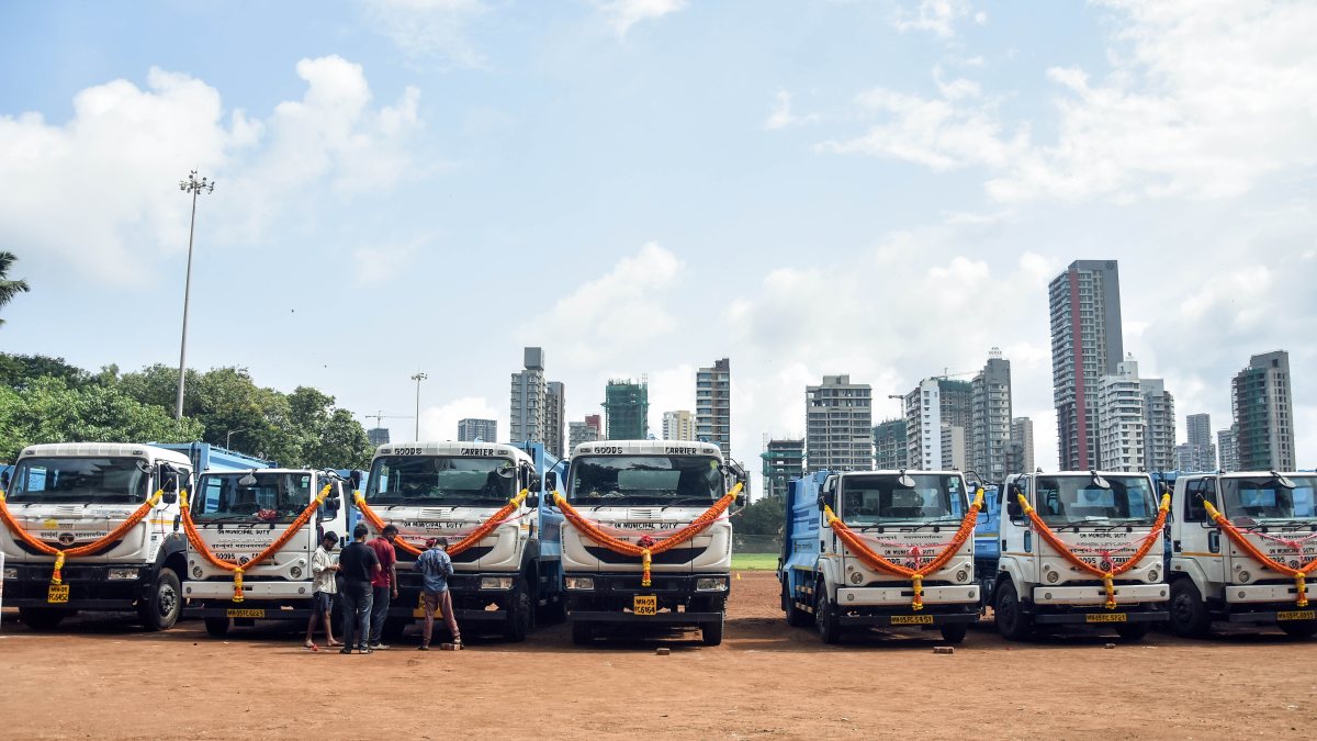 MNS chief to flag off 20 new garbage collection vehicles in Mumbai