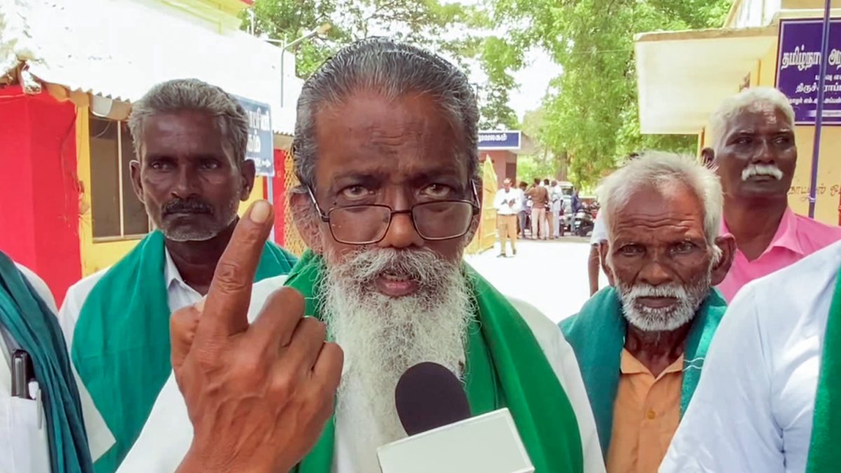 Farmers' association chief addresses media in Tiruchirappalli