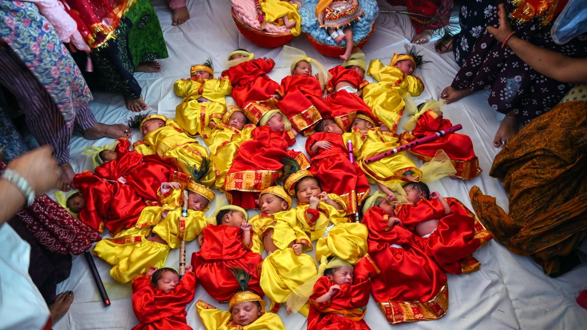 Newborns dressed as Krishna and Radha at Patna clinic
