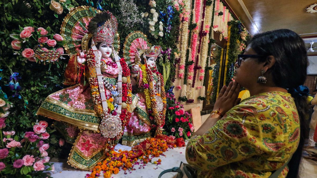 Devotees offer prayers at Birla Mandir on Janmashtami