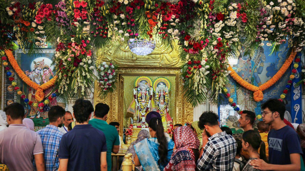 Devotees throng Durgiana Temple for Janmashtami in Amritsar