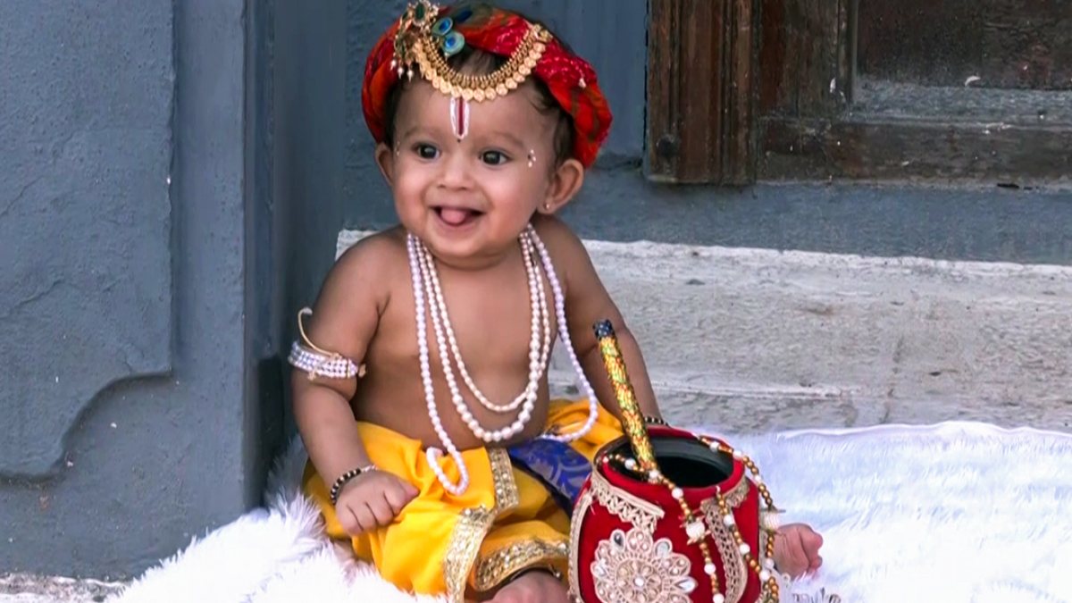 Child in Krishna costume at Mangaluru Janmashtami festival