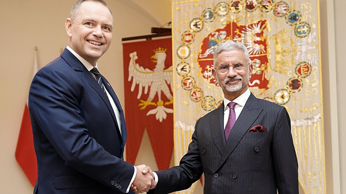 Jaishankar meets Polish President Nawrocki in Warsaw