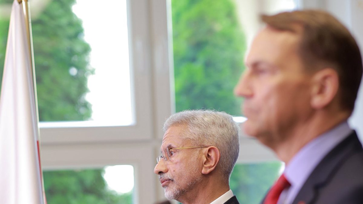 Jaishankar holds joint press conference with Polish deputy PM in Warsaw