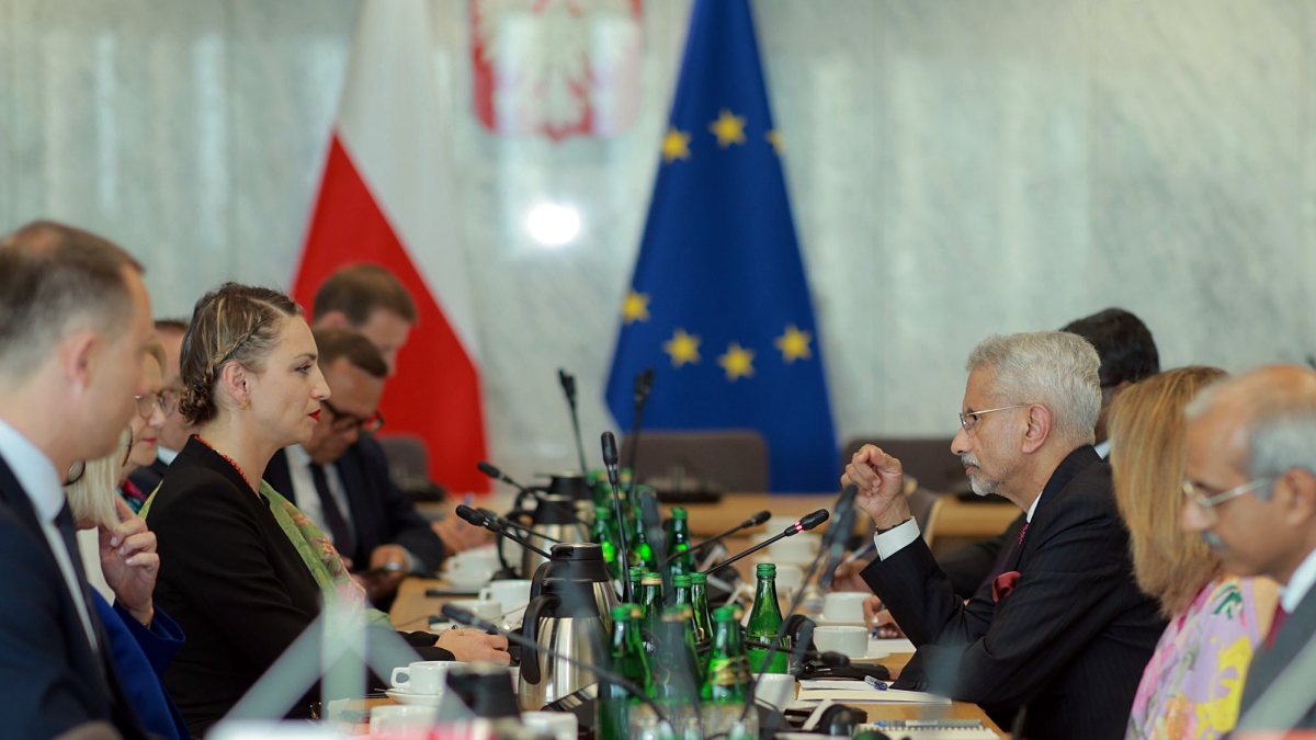 Jaishankar meets India-Poland Parliamentary Group in Warsaw