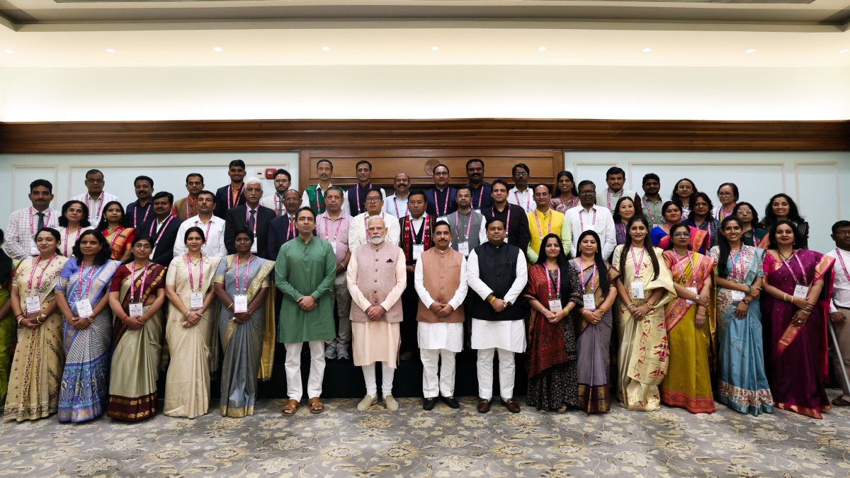 Modi honours teachers at Teachers' Day event in Delhi