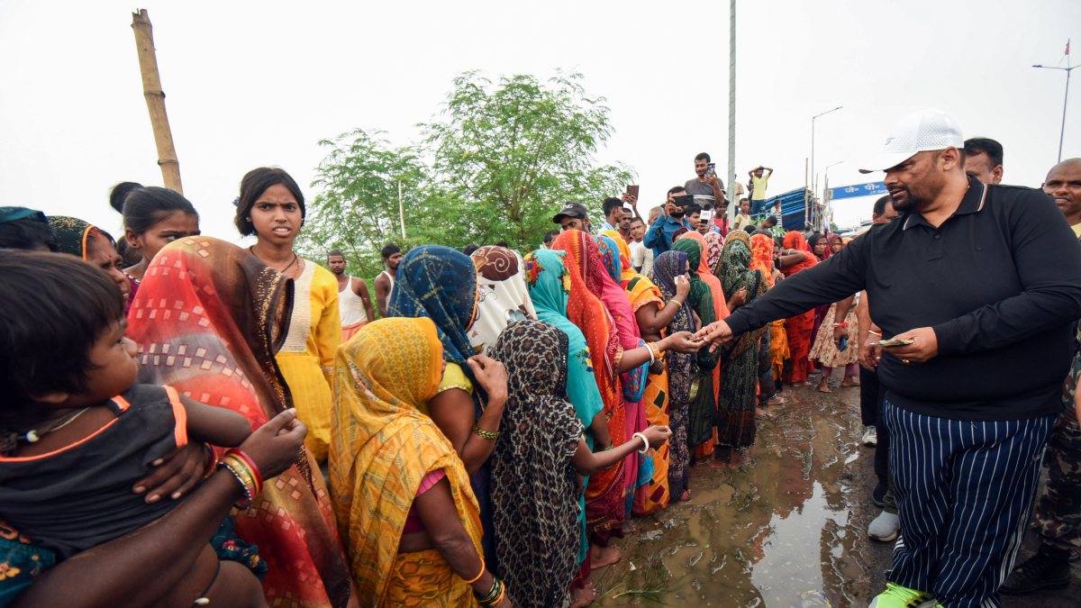 Flood-hit families receive aid from Pappu Yadav in Patna