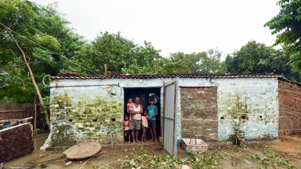 Bihar floodwaters recede, families return to damaged homes