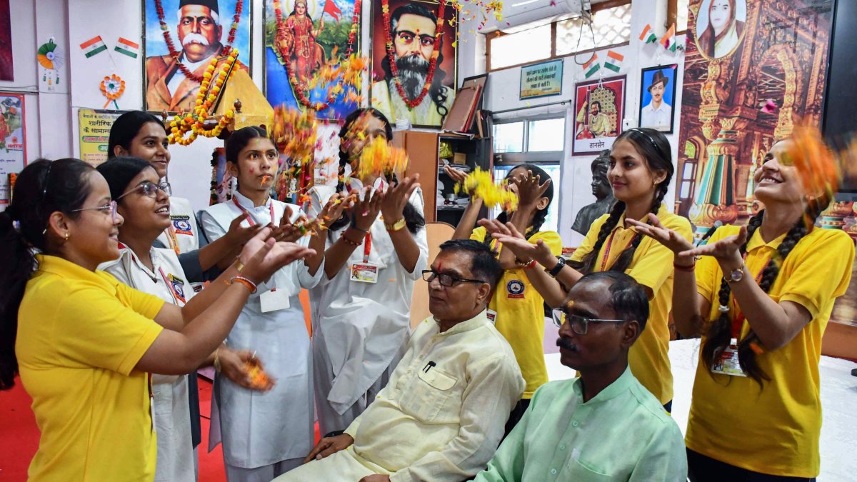 Students shower teachers with petals on Teacher's Day in Prayagraj