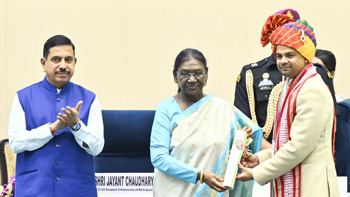 President Murmu honours teachers at National Awards ceremony