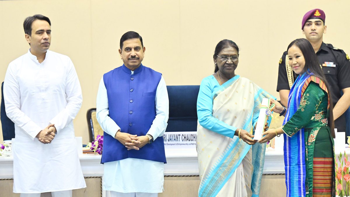 President Murmu honours teachers at National Awards ceremony