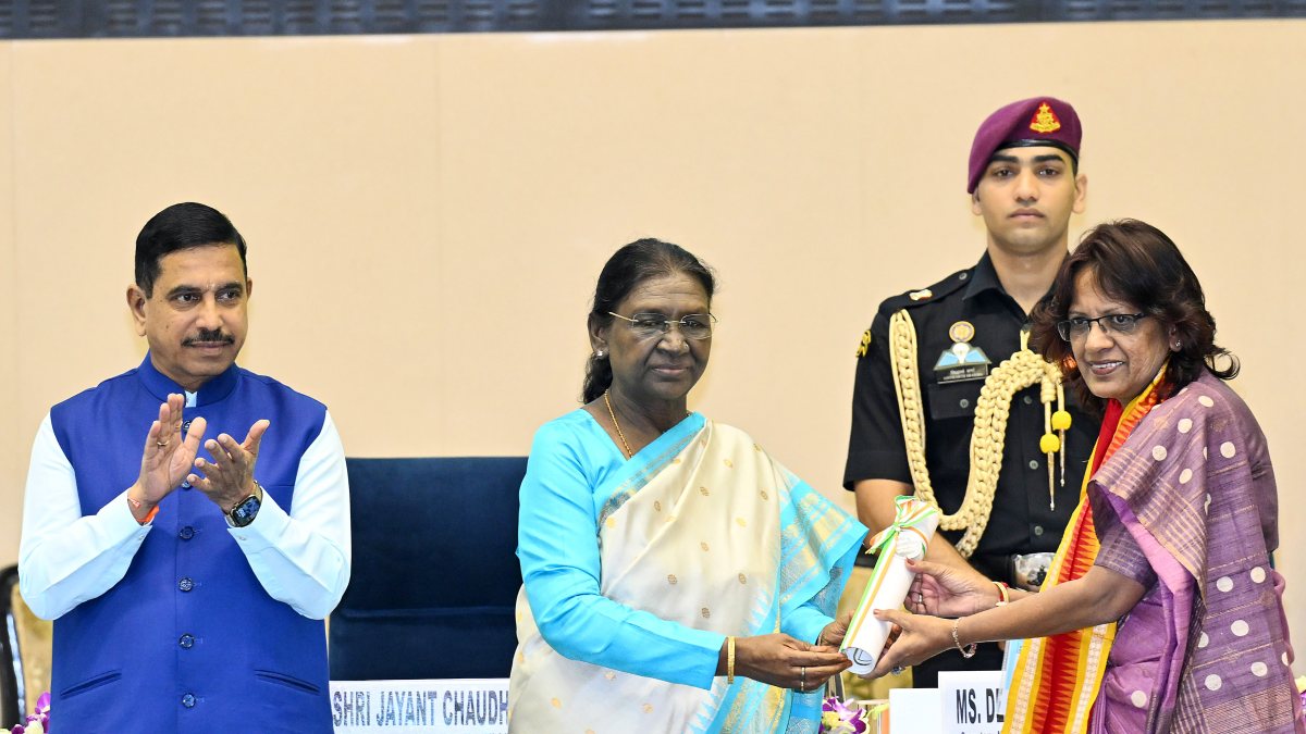 President Murmu confers National Awards to teachers on Teachers' Day