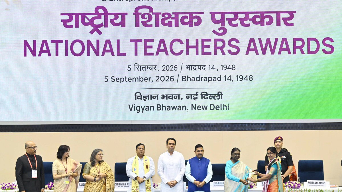 President Murmu honours teachers at National Awards ceremony