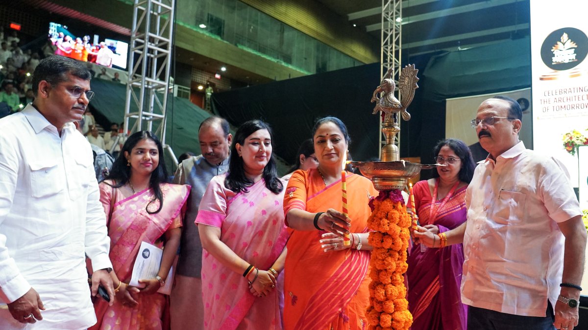 Delhi CM lights lamp at Teachers' Day event