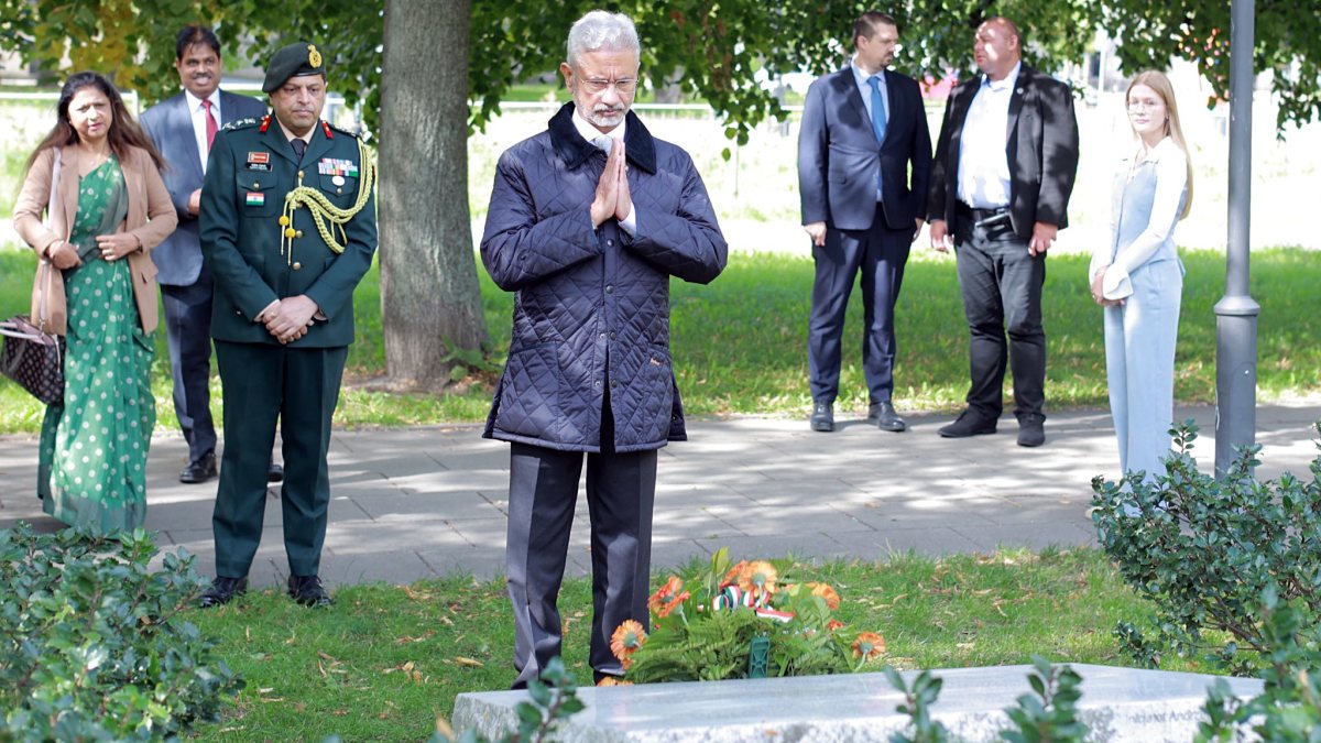 Jaishankar pays homage at Kolhapur Memorial in Warsaw