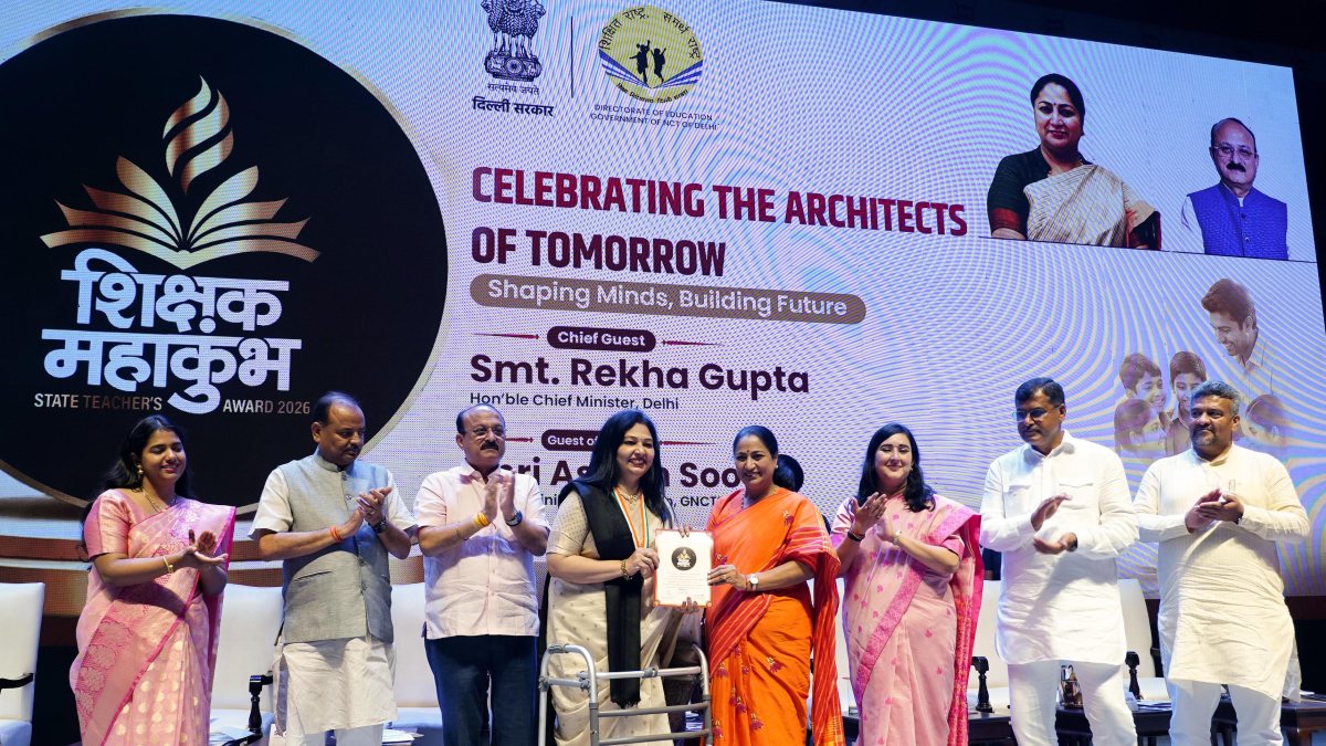 Delhi CM Rekha Gupta honours teachers at Shikshak Mahakumbh