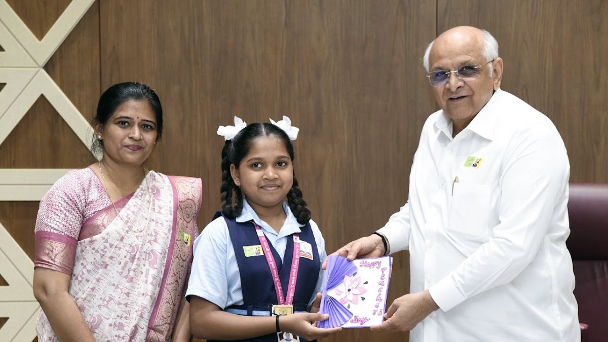 Gujarat CM meets school students on Teachers' Day