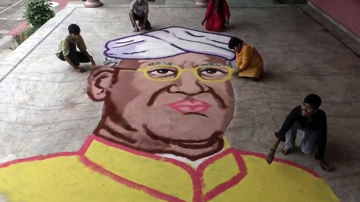Students create huge rangoli of Radhakrishnan for Teachers' Day