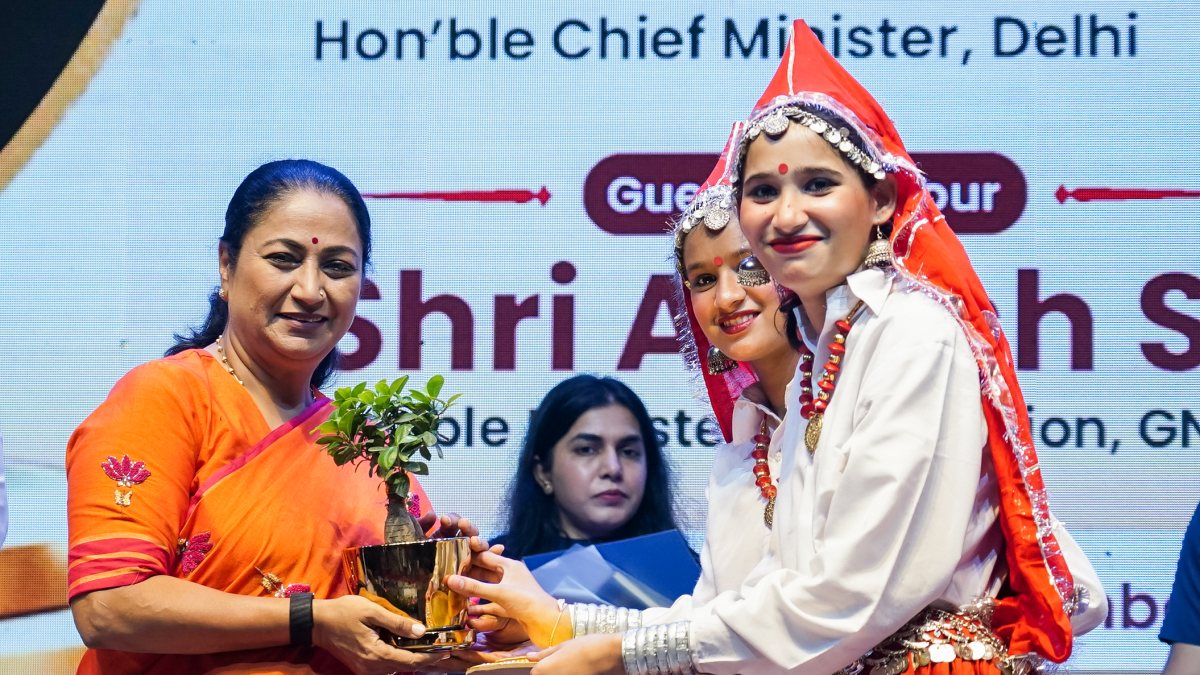 Delhi CM felicitated at Teachers' Day event