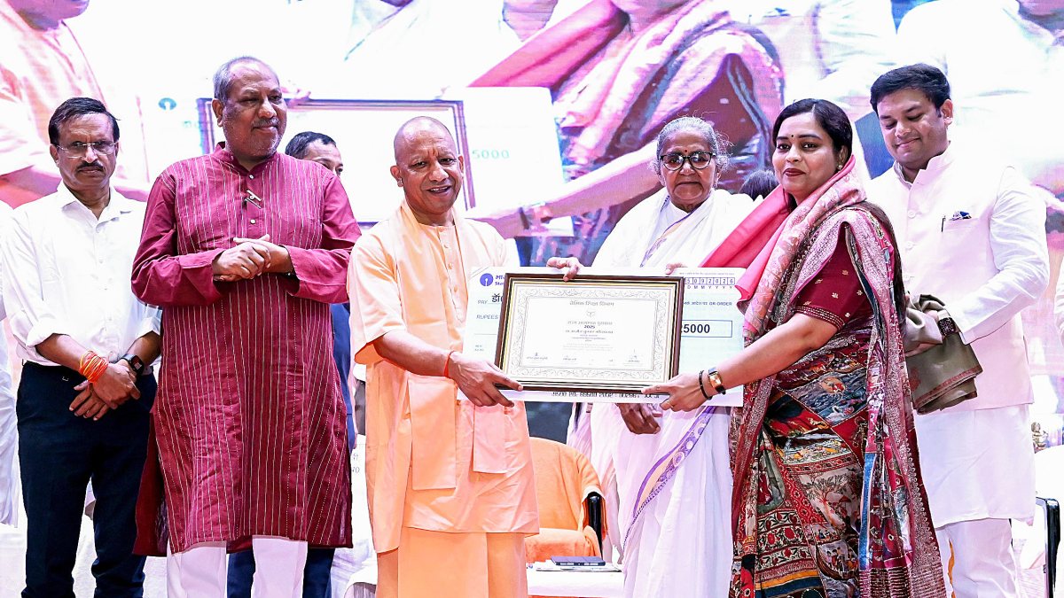 Yogi Adityanath honours 81 teachers with State Teacher Award