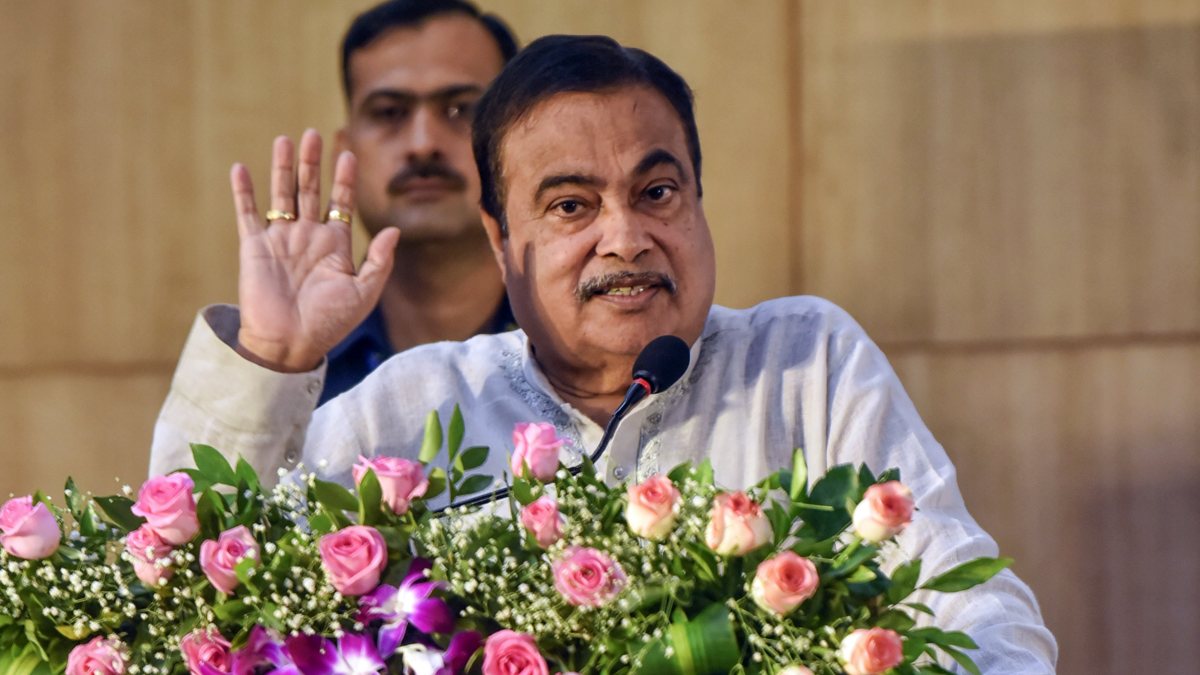 Gadkari addresses media conclave at IIM Nagpur