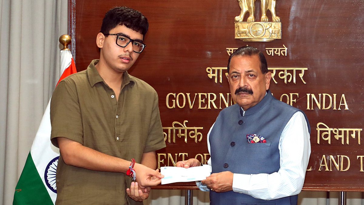 Minister Jitendra Singh aids CSS officer's kin at Shield launch