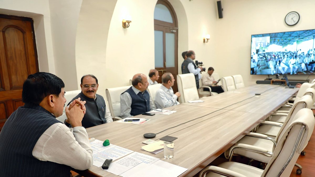 CM Yadav interacts with farmers at Balaram Krishi Mahotsav