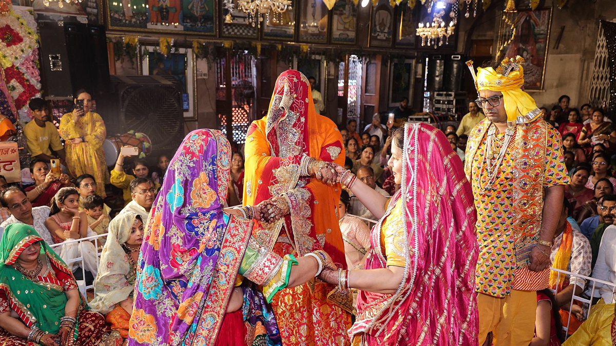 Devotees throng Mathuradheesh temple for Krishna Janmashtami