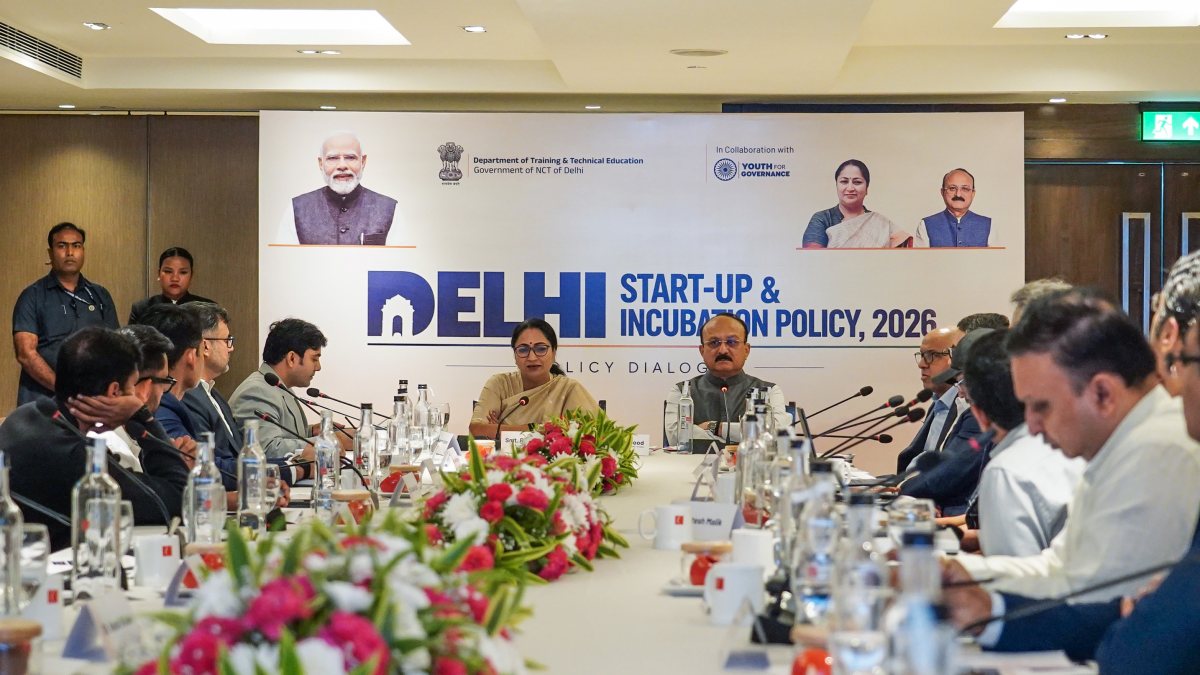 Delhi CM discusses startup policy with entrepreneurs