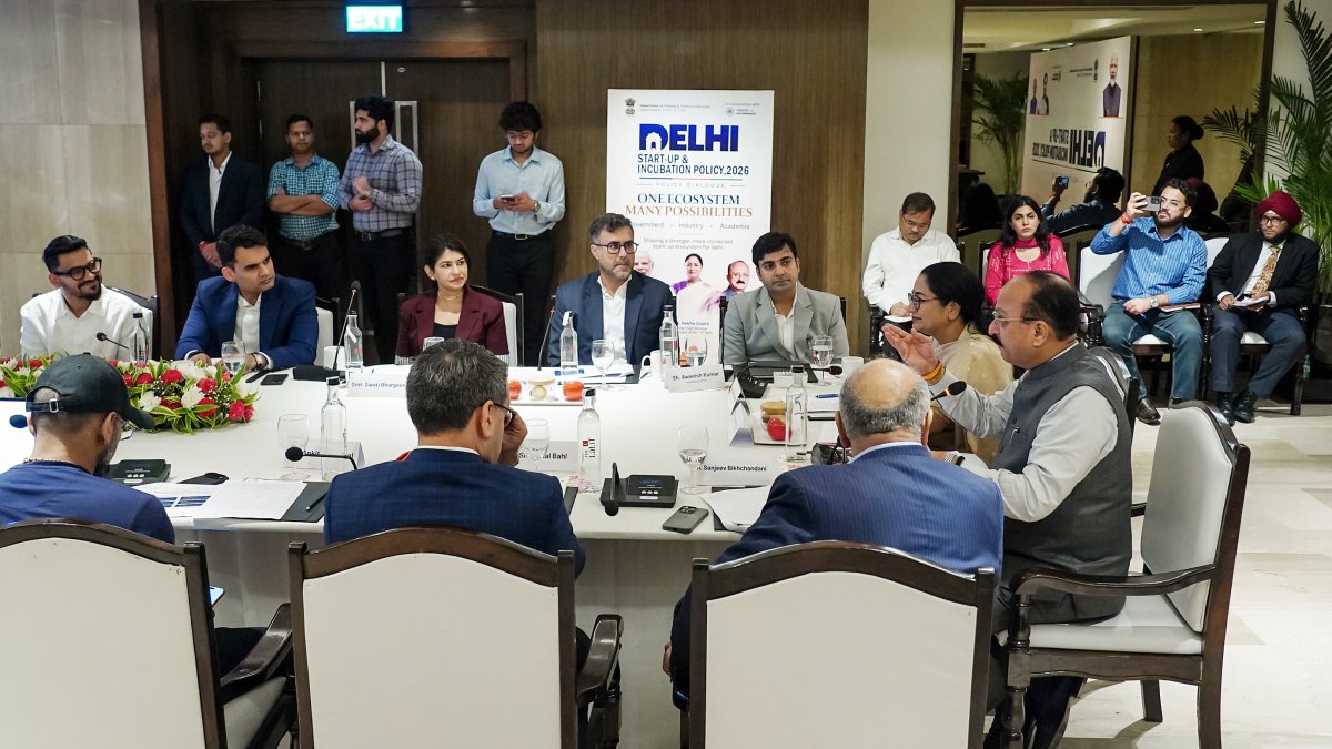 Delhi CM discusses startup policy with entrepreneurs