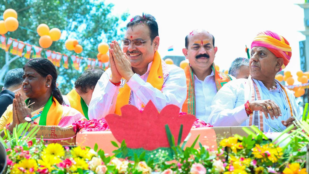 Rajasthan CM greets supporters at Ajmer roadshow
