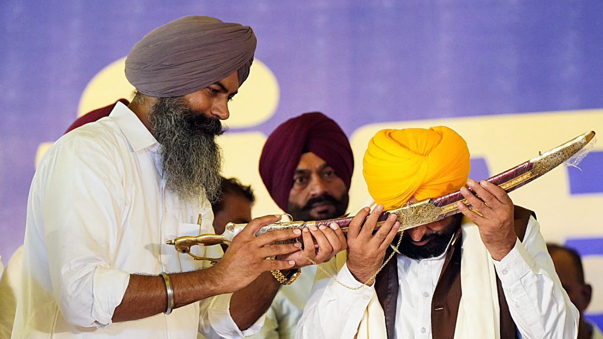 Punjab CM Bhagwant Mann welcomes Gurpreet Singh Sekhon to AAP