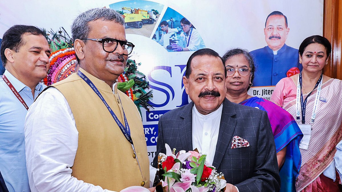 Union Minister felicitated at RISE Conclave 2026 in Kolkata