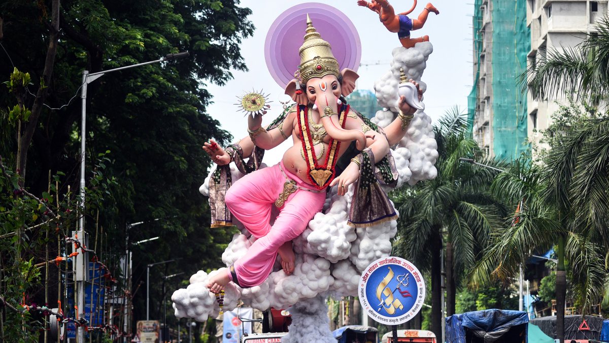 Mumbai gears up for Ganpati festival as idols carried to pandals