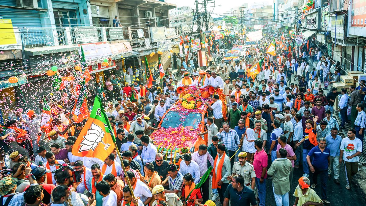Rajasthan CM's roadshow draws crowds in Bikaner