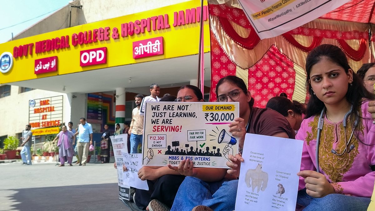 Jammu medical interns protest for salary hike on day eight